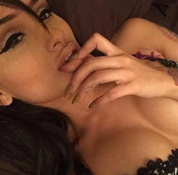 , 24  female escort, Honolulu