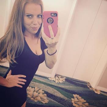 , 25  female escort, Honolulu