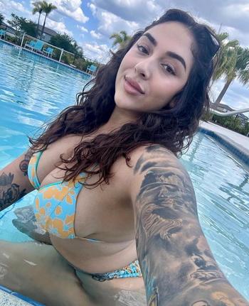 Mona , 24  female escort, Honolulu