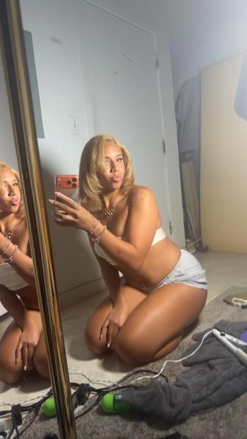 Laayyy, 23  female escort, Honolulu
