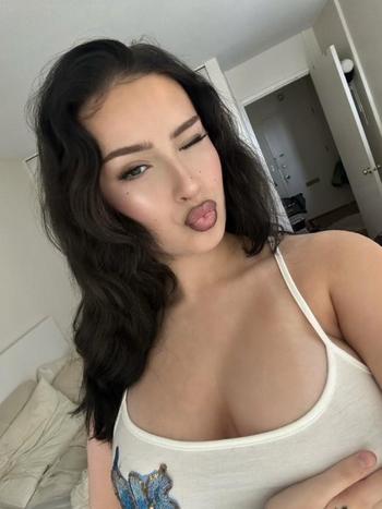 501-403-7328, 28  female escort, Honolulu